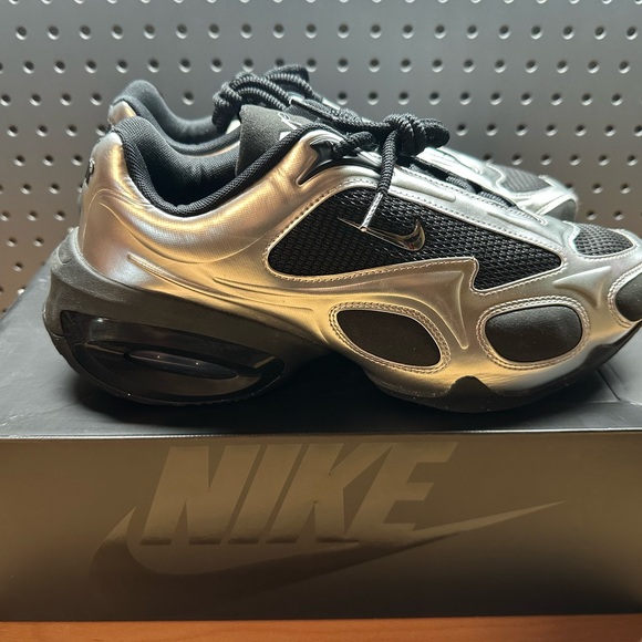 Nike Air Max Muse in Black and Metallic Silver - Picture 2 of 3